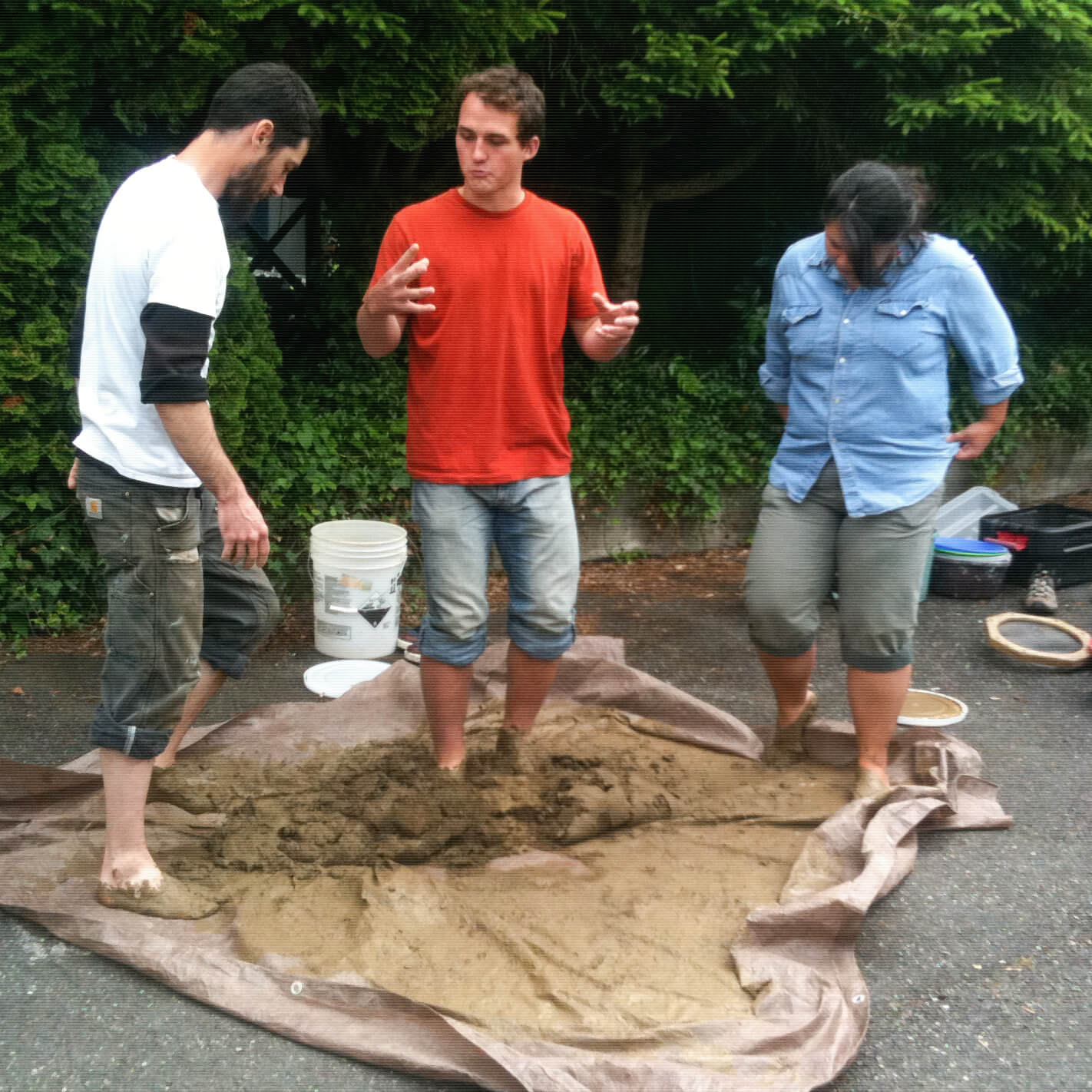 RAB_GALLERY WWU students experiment with clay mix